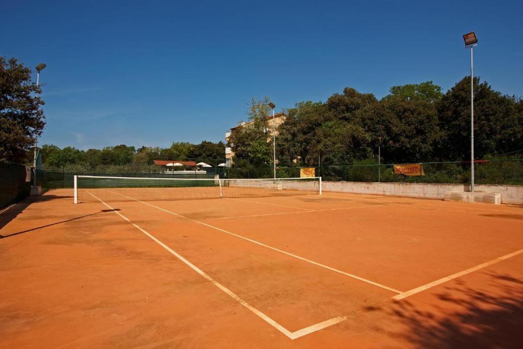Guesthouse "Barboska" - Big Outdoor Swimming Pool & Private Tennis Court Vodnjan Eksteriør bilde