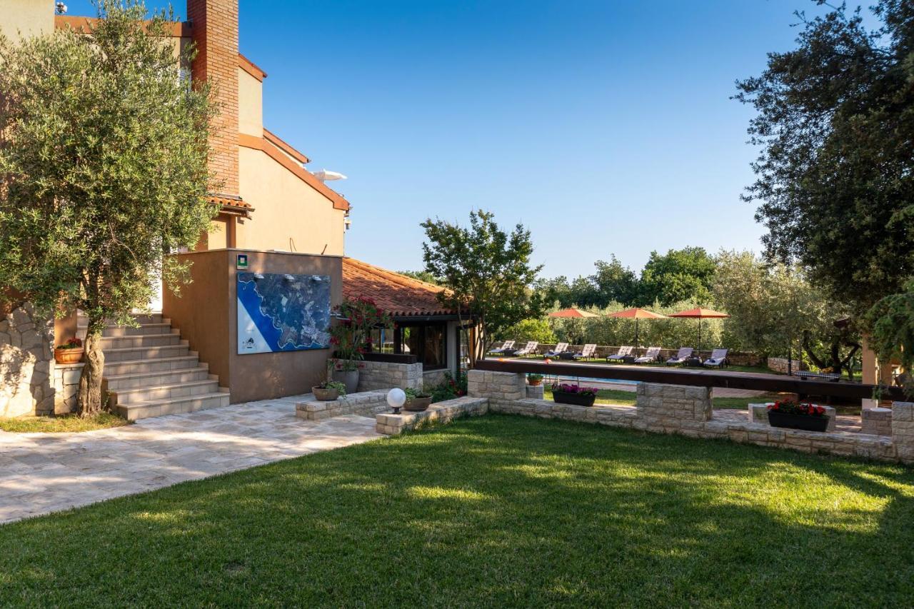 Guesthouse "Barboska" - Big Outdoor Swimming Pool & Private Tennis Court Vodnjan Eksteriør bilde