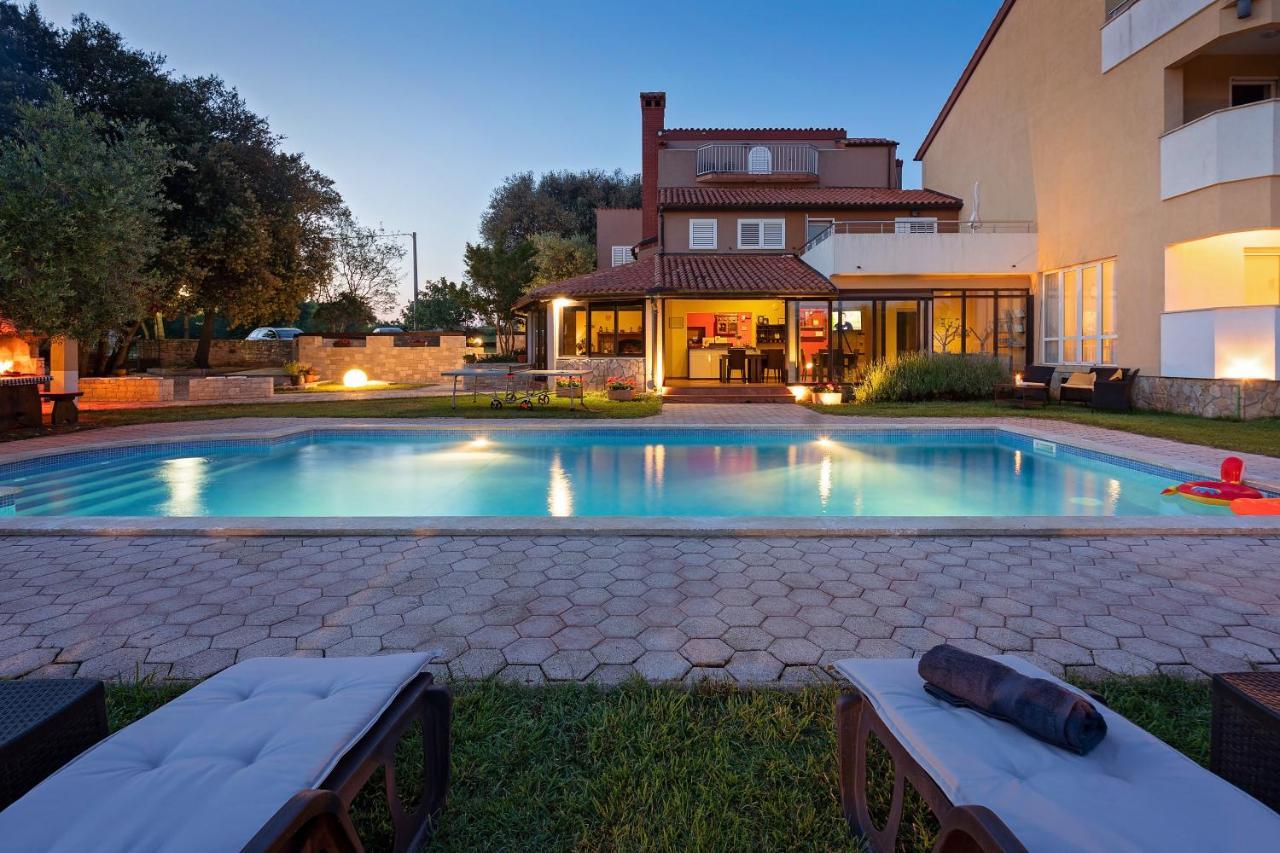 Guesthouse "Barboska" - Big Outdoor Swimming Pool & Private Tennis Court Vodnjan Eksteriør bilde