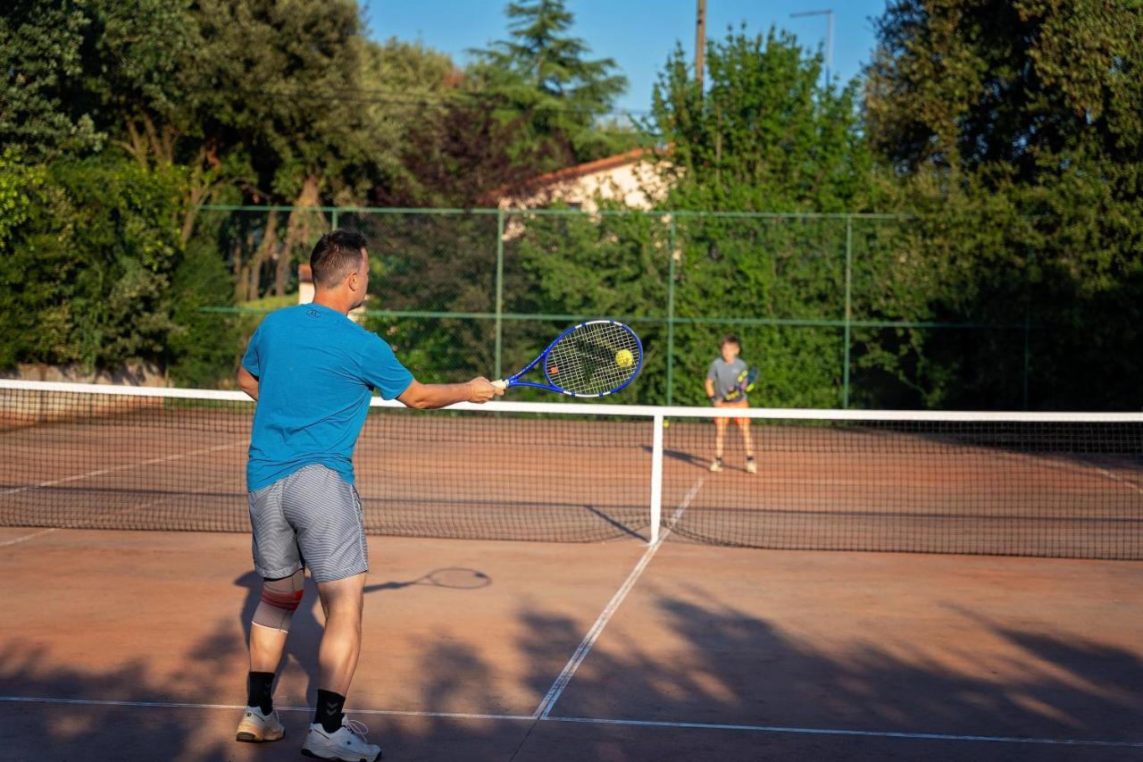 Guesthouse "Barboska" - Big Outdoor Swimming Pool & Private Tennis Court Vodnjan Eksteriør bilde