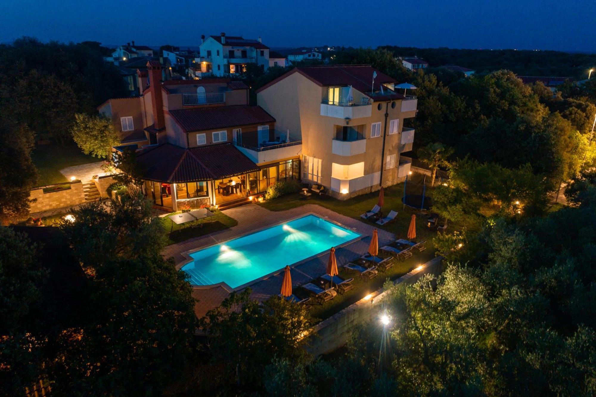 Guesthouse "Barboska" - Big Outdoor Swimming Pool & Private Tennis Court Vodnjan Eksteriør bilde