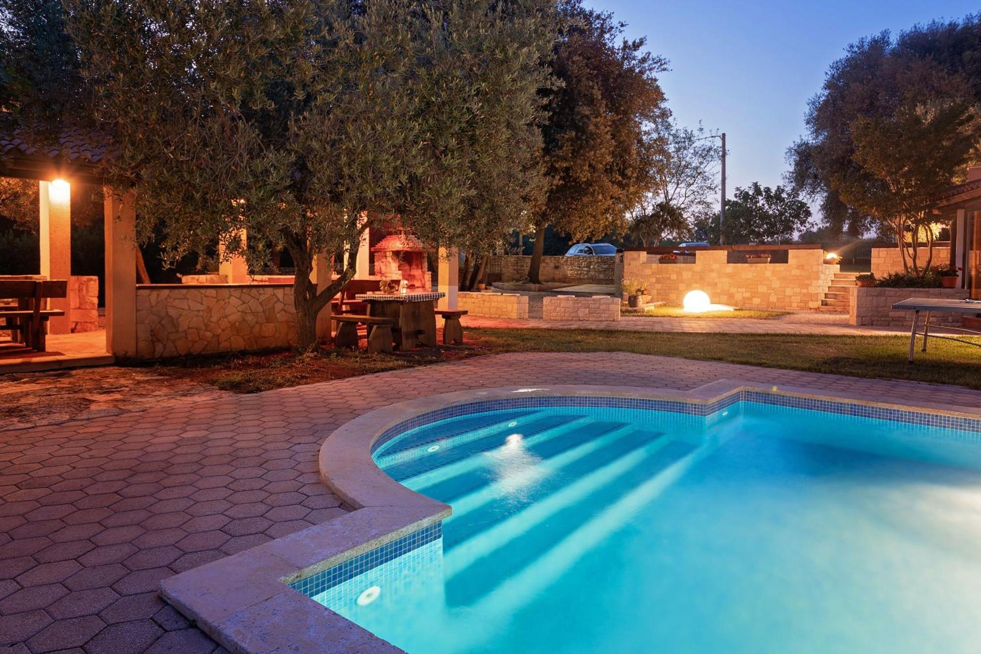 Guesthouse "Barboska" - Big Outdoor Swimming Pool & Private Tennis Court Vodnjan Eksteriør bilde