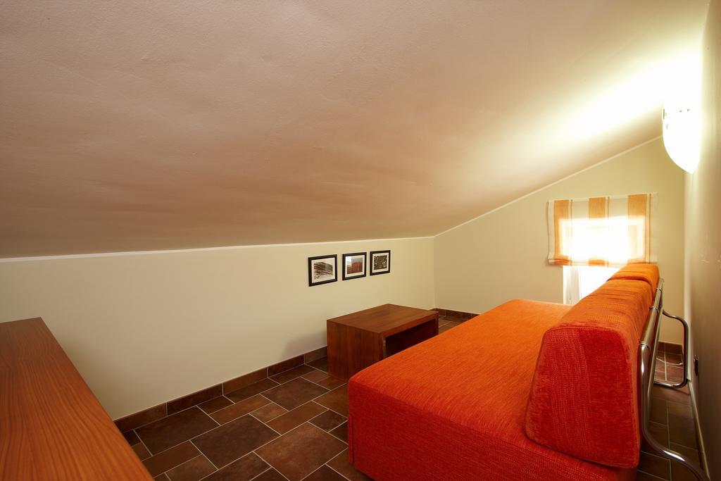 Guesthouse "Barboska" - Big Outdoor Swimming Pool & Private Tennis Court Vodnjan Rom bilde