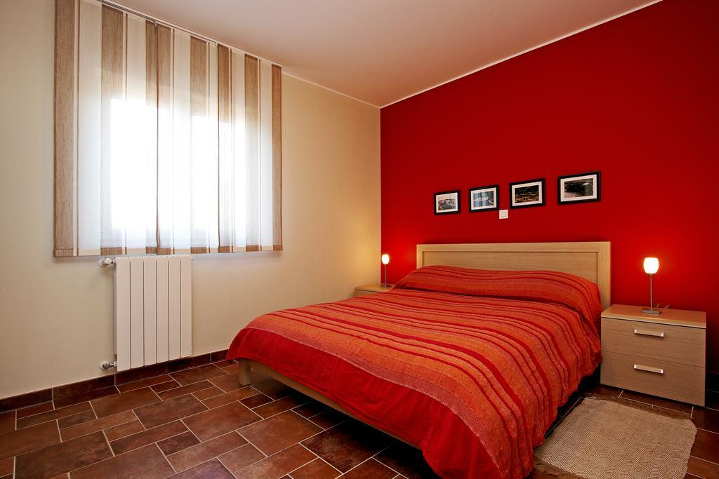 Guesthouse "Barboska" - Big Outdoor Swimming Pool & Private Tennis Court Vodnjan Rom bilde