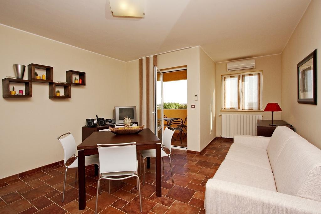 Guesthouse "Barboska" - Big Outdoor Swimming Pool & Private Tennis Court Vodnjan Rom bilde