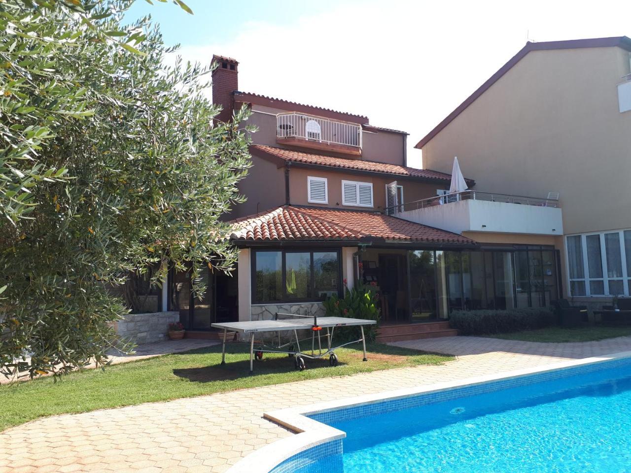 Guesthouse "Barboska" - Big Outdoor Swimming Pool & Private Tennis Court Vodnjan Eksteriør bilde